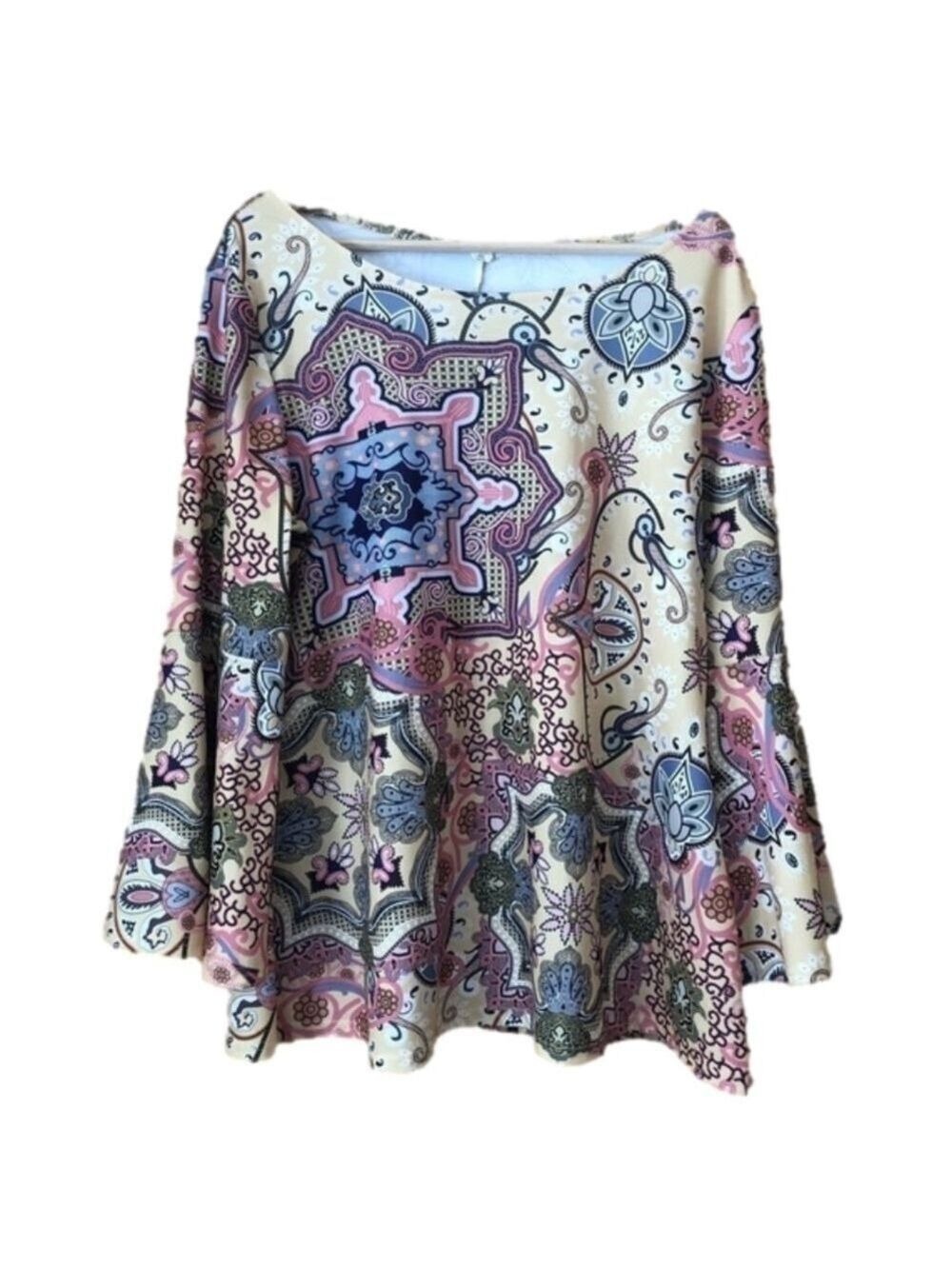 UNIQUE Floral bell sleeve knit top plus size 2XL
